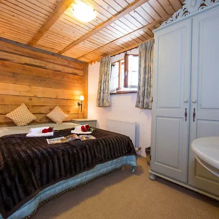 Les Chosalets Chalet Sleeps 8 * Chamonix