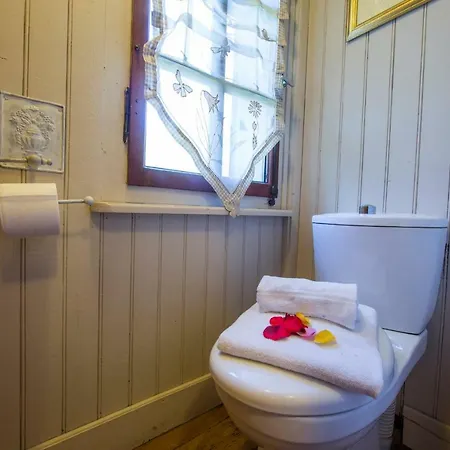 Les Chosalets Chalet Sleeps 8