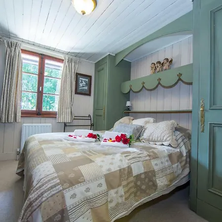 Les Chosalets Chalet Sleeps 8